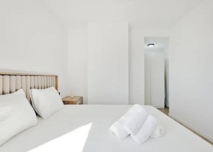 New Luxury Port Sea View Pool Appartement